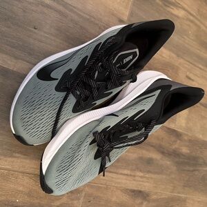 Never worn, Nike Black and Gray Athletic Sneakers